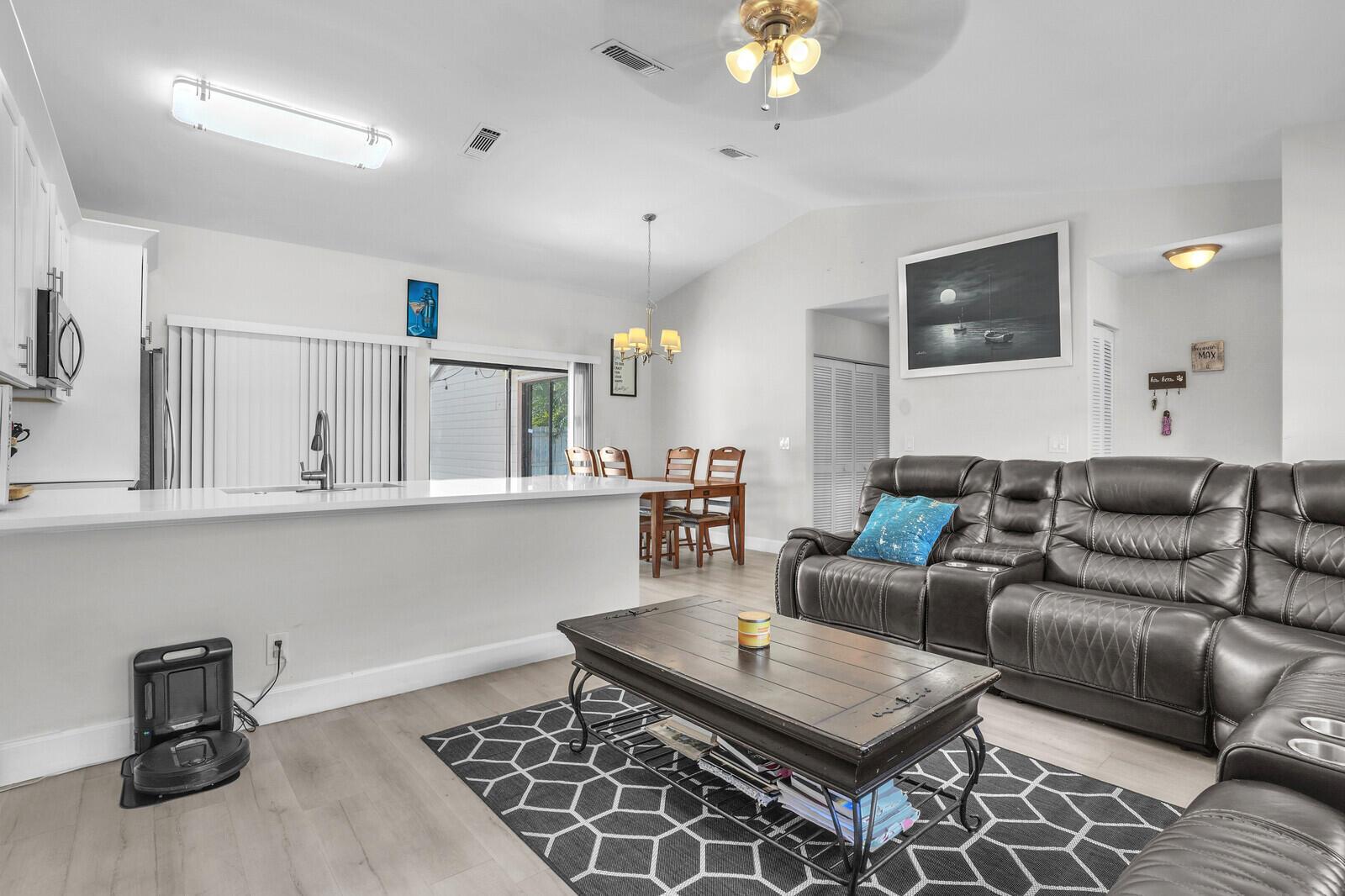 118 Sherwood Circle 8a