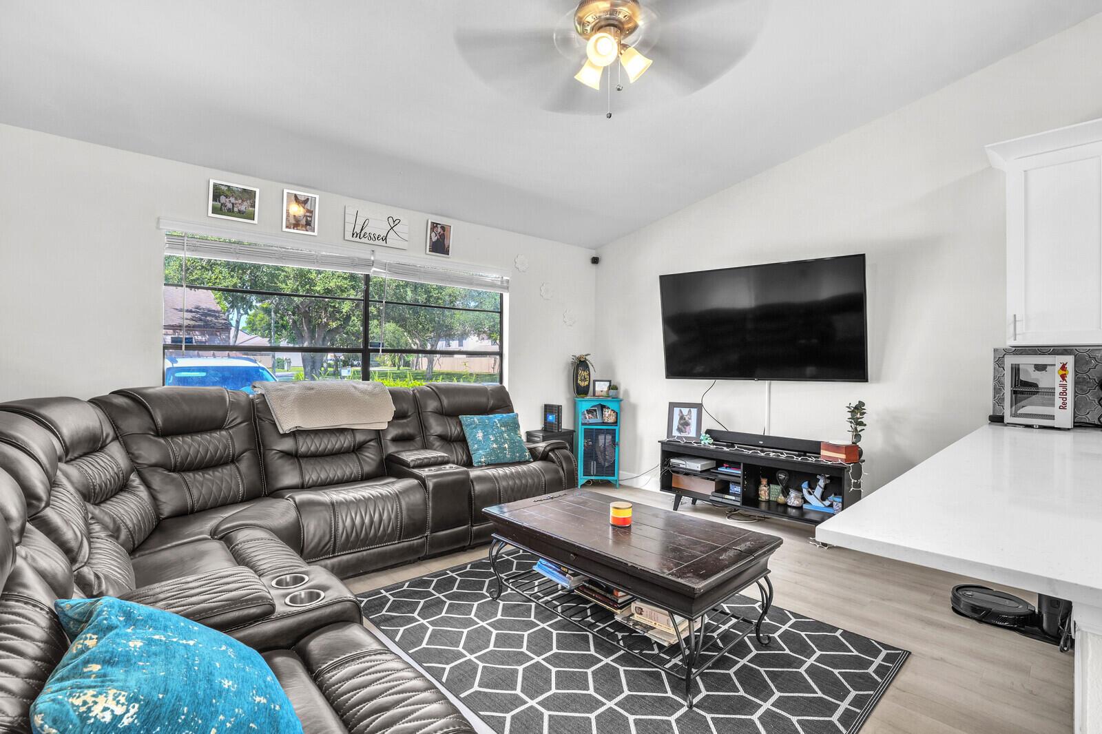 118 Sherwood Circle 8a