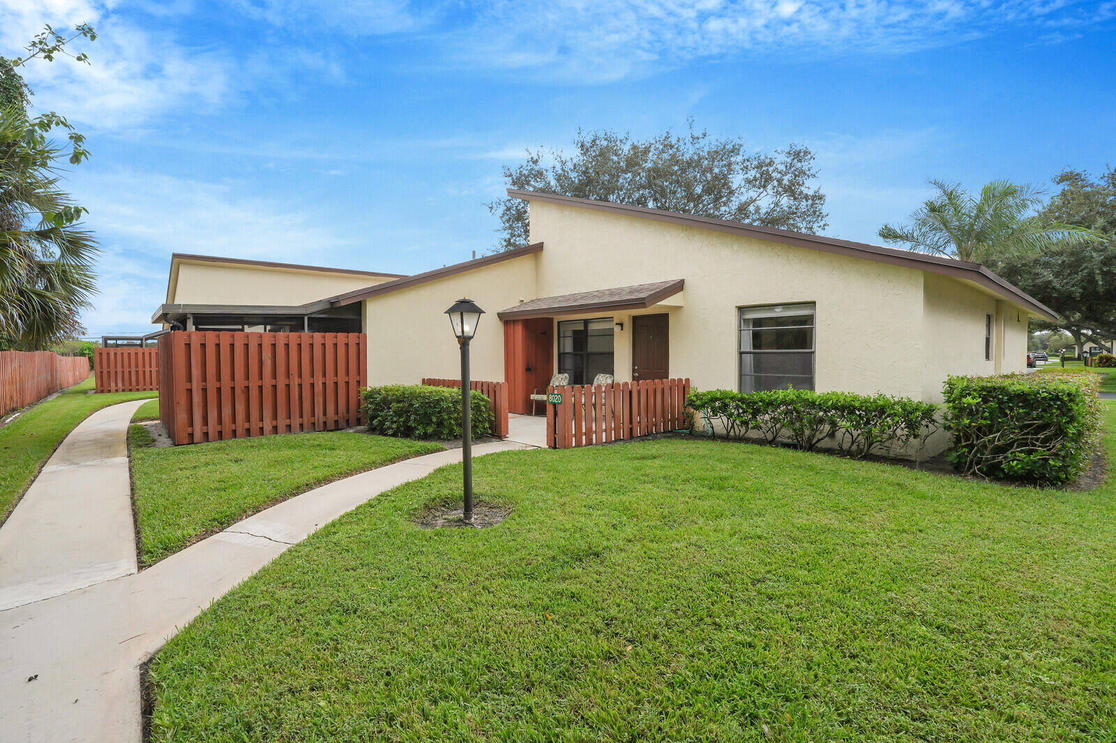 8020 SE Villa Cir