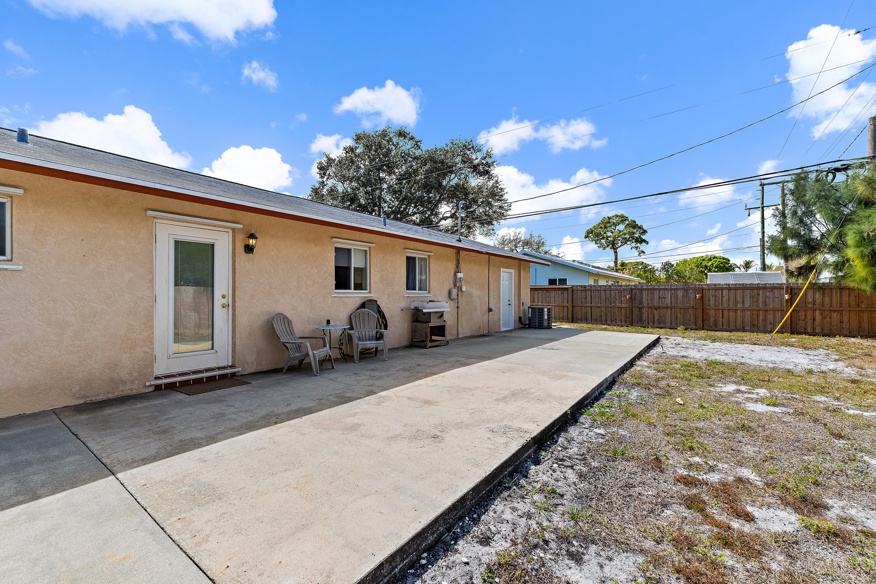 815 W Laird Drive