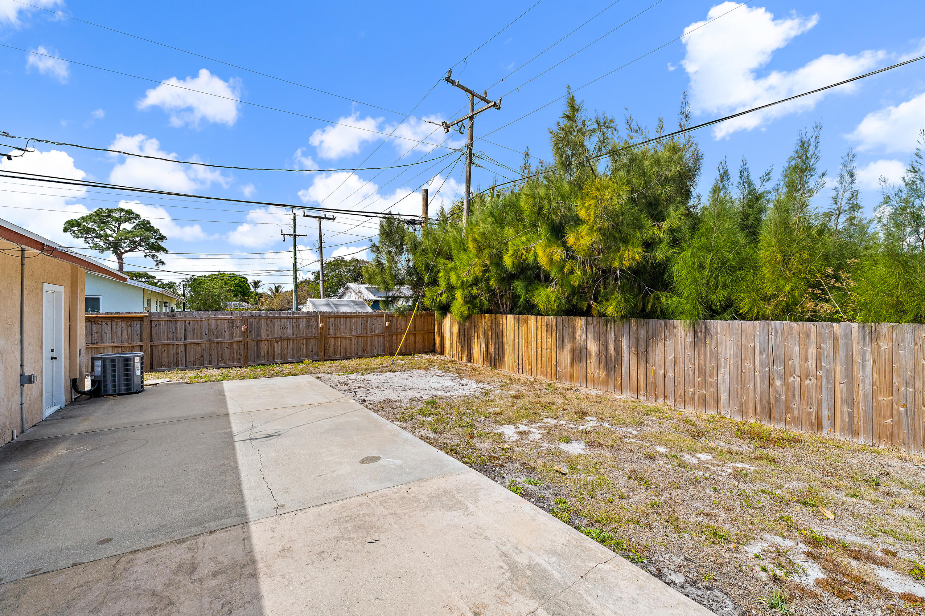815 W Laird Drive