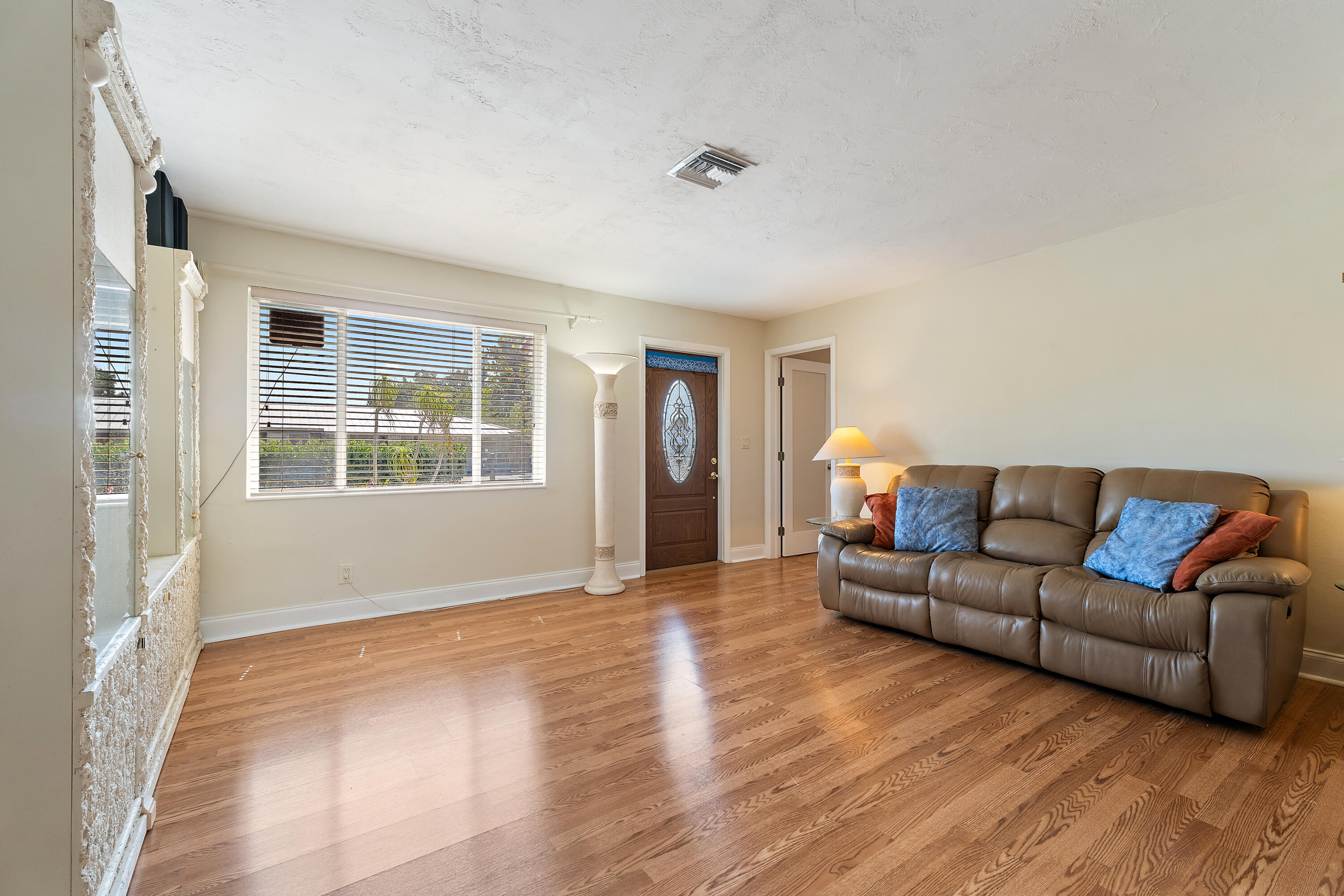 815 W Laird Drive