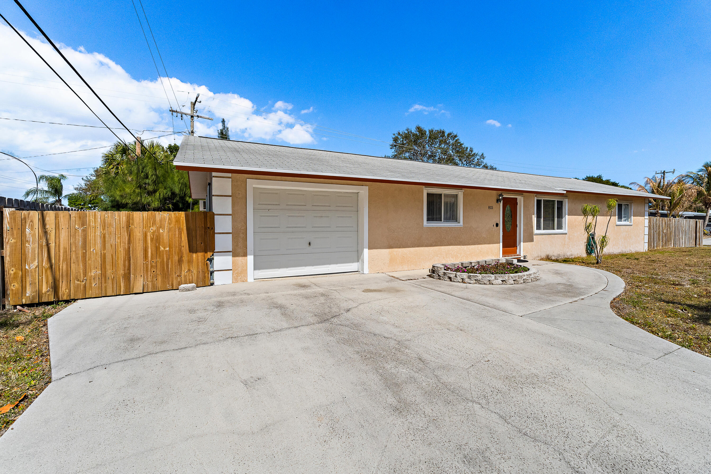 815 W Laird Drive