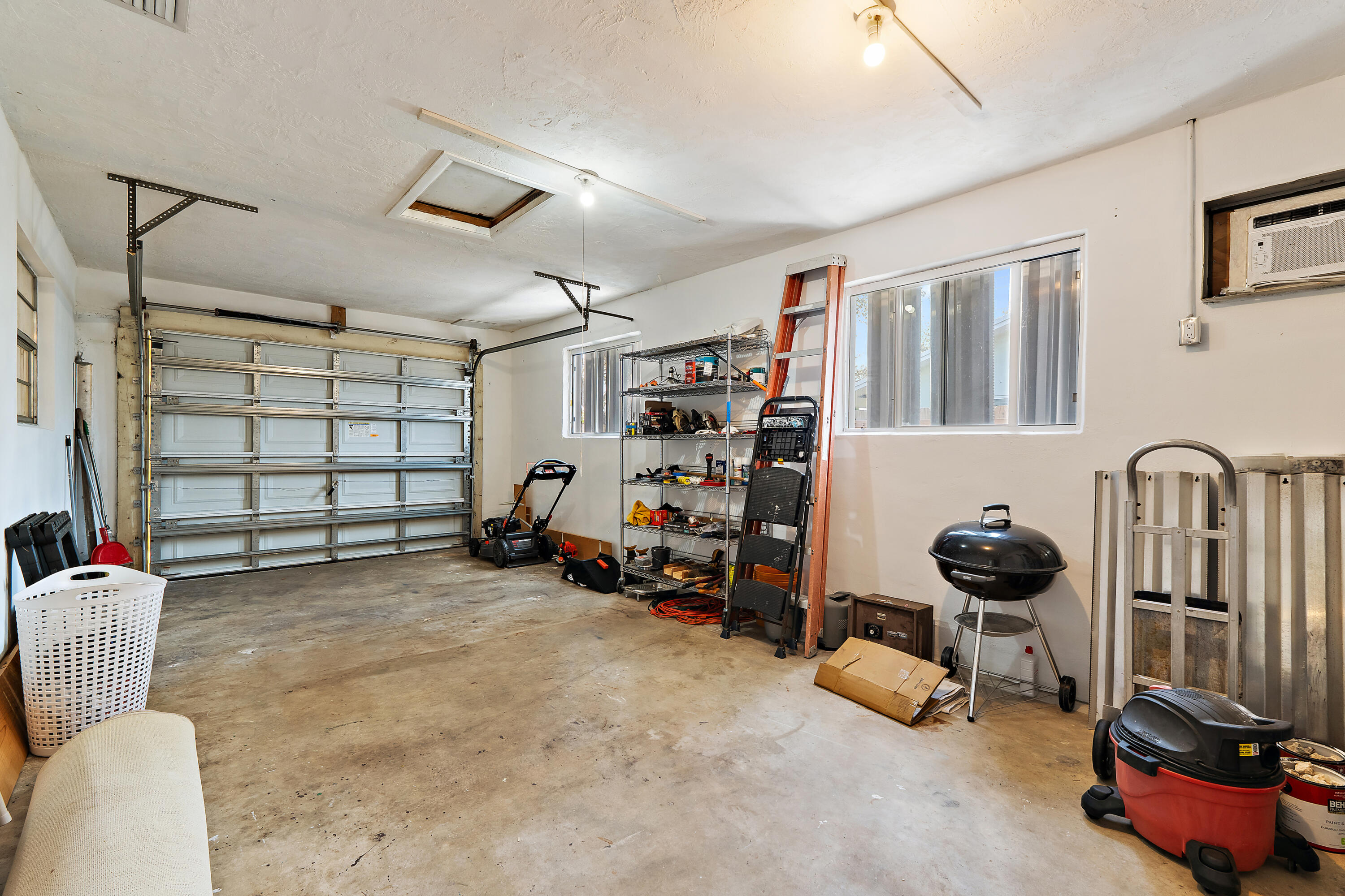 815 W Laird Drive