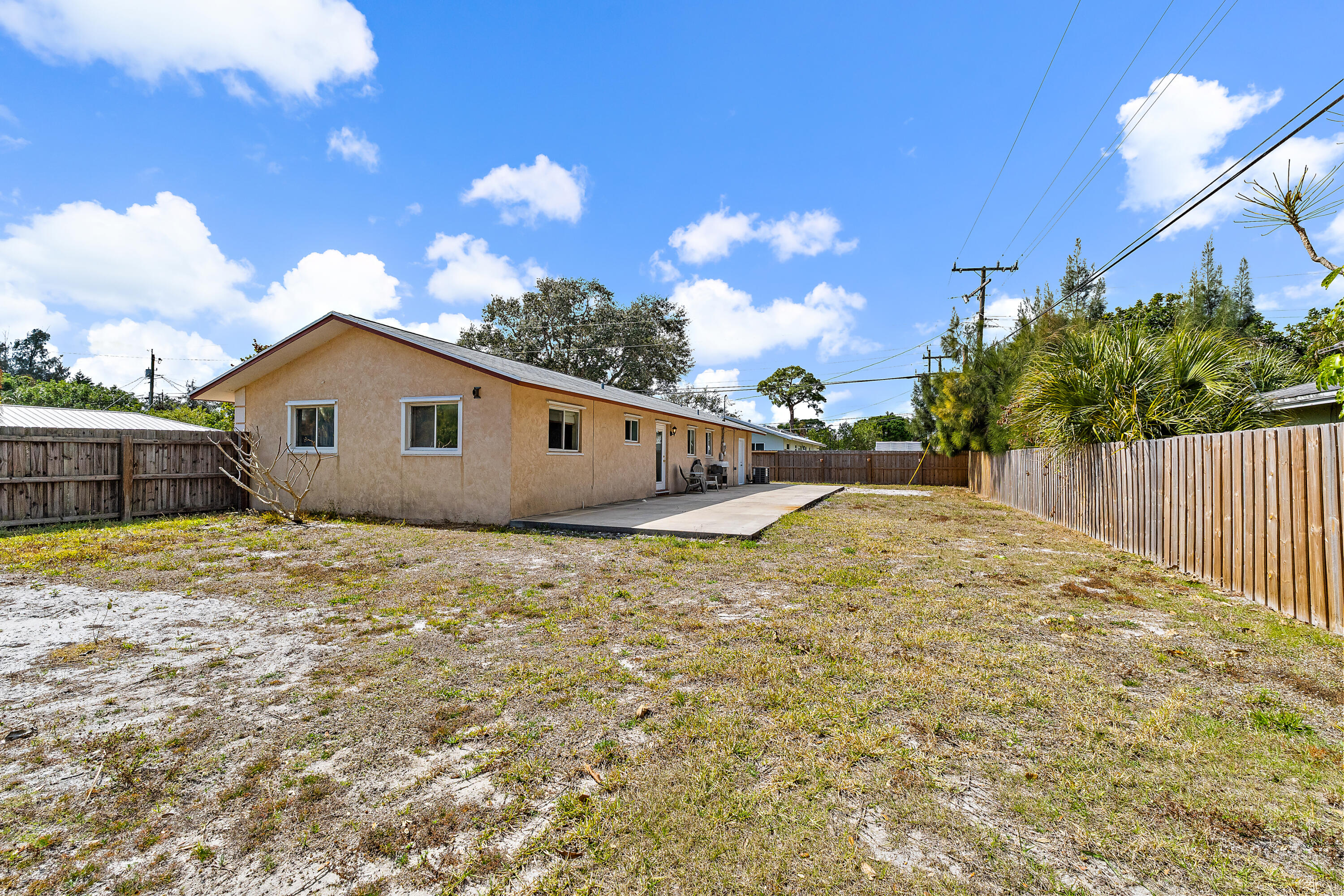 815 W Laird Drive