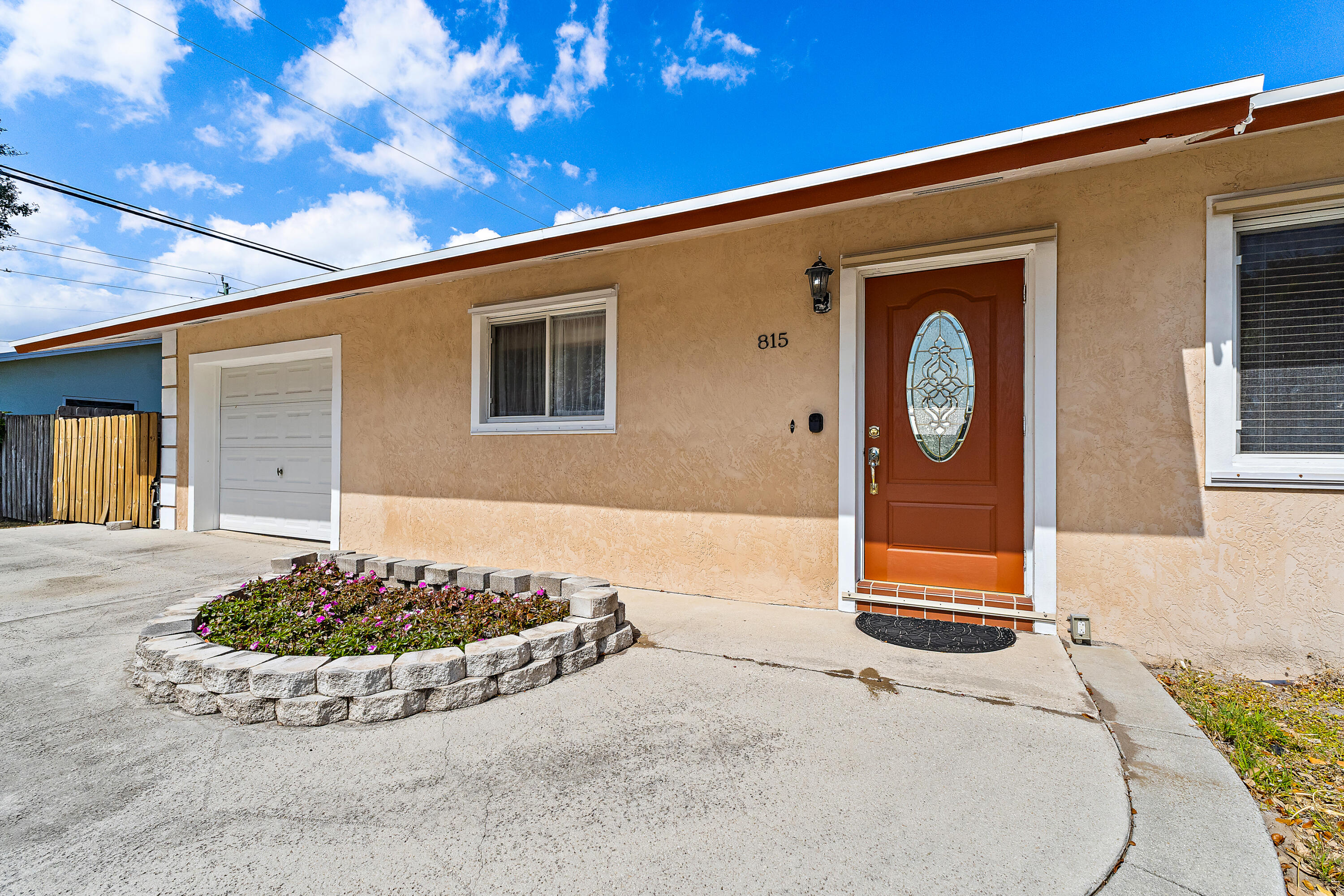 815 W Laird Drive