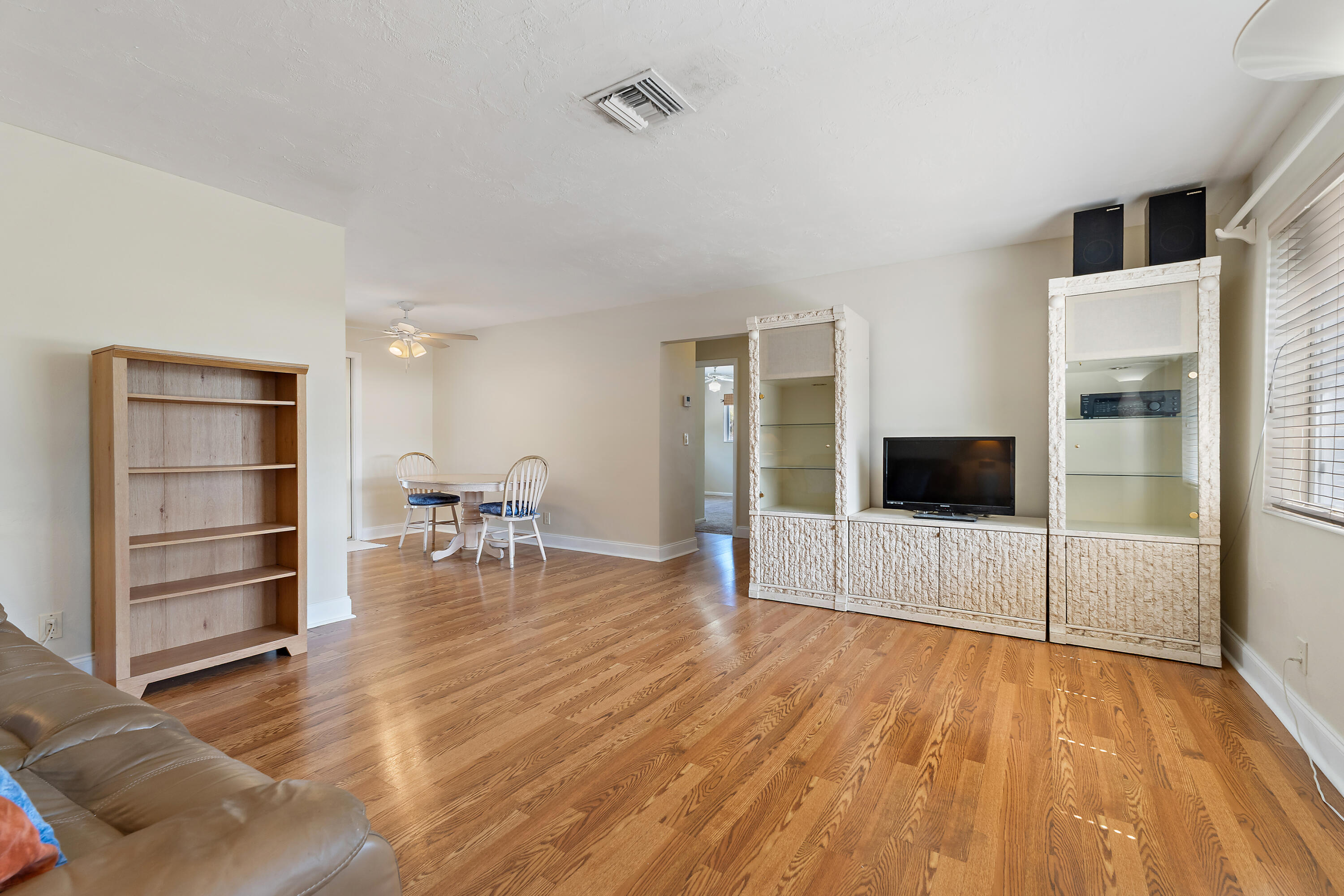 815 W Laird Drive