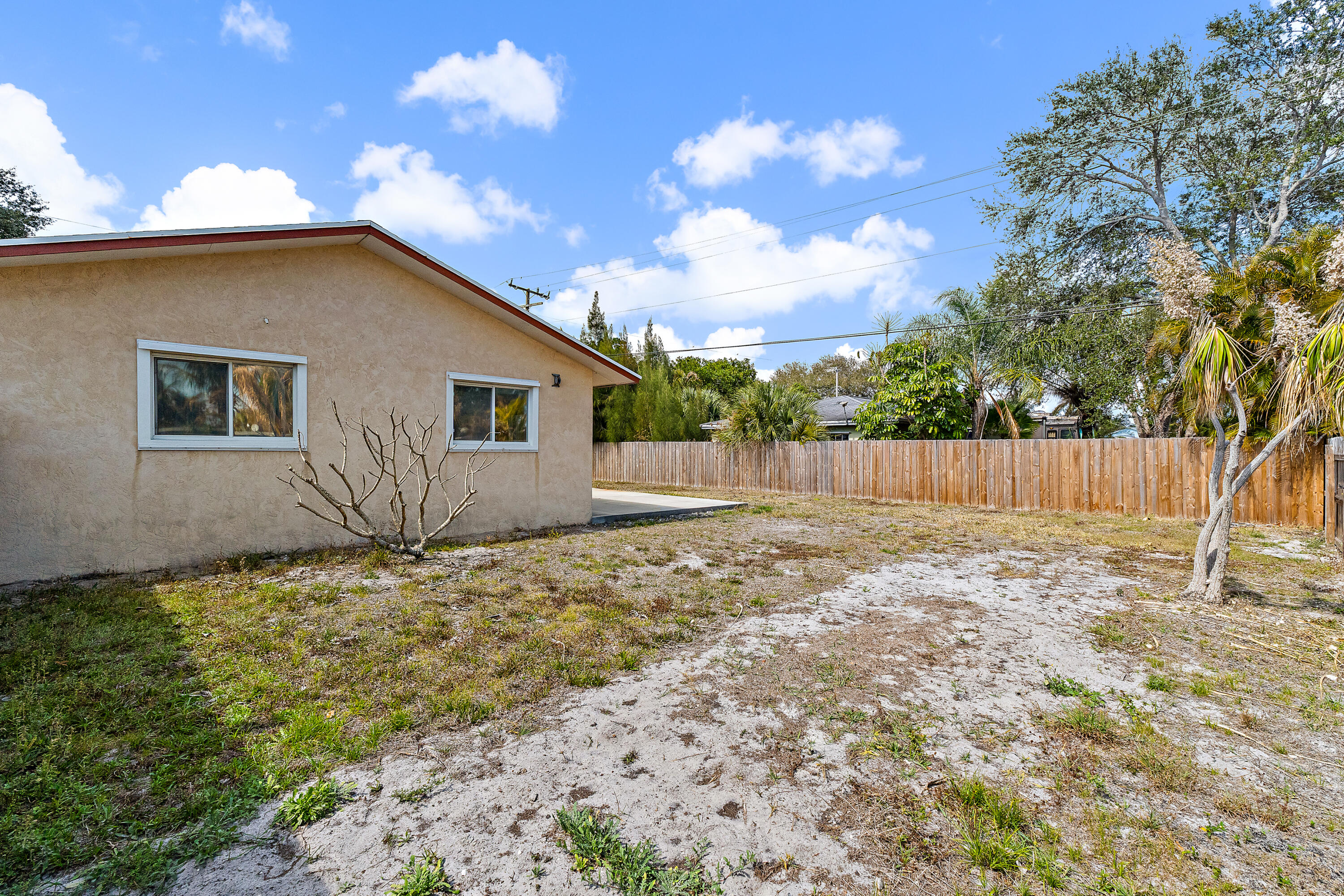 815 W Laird Drive