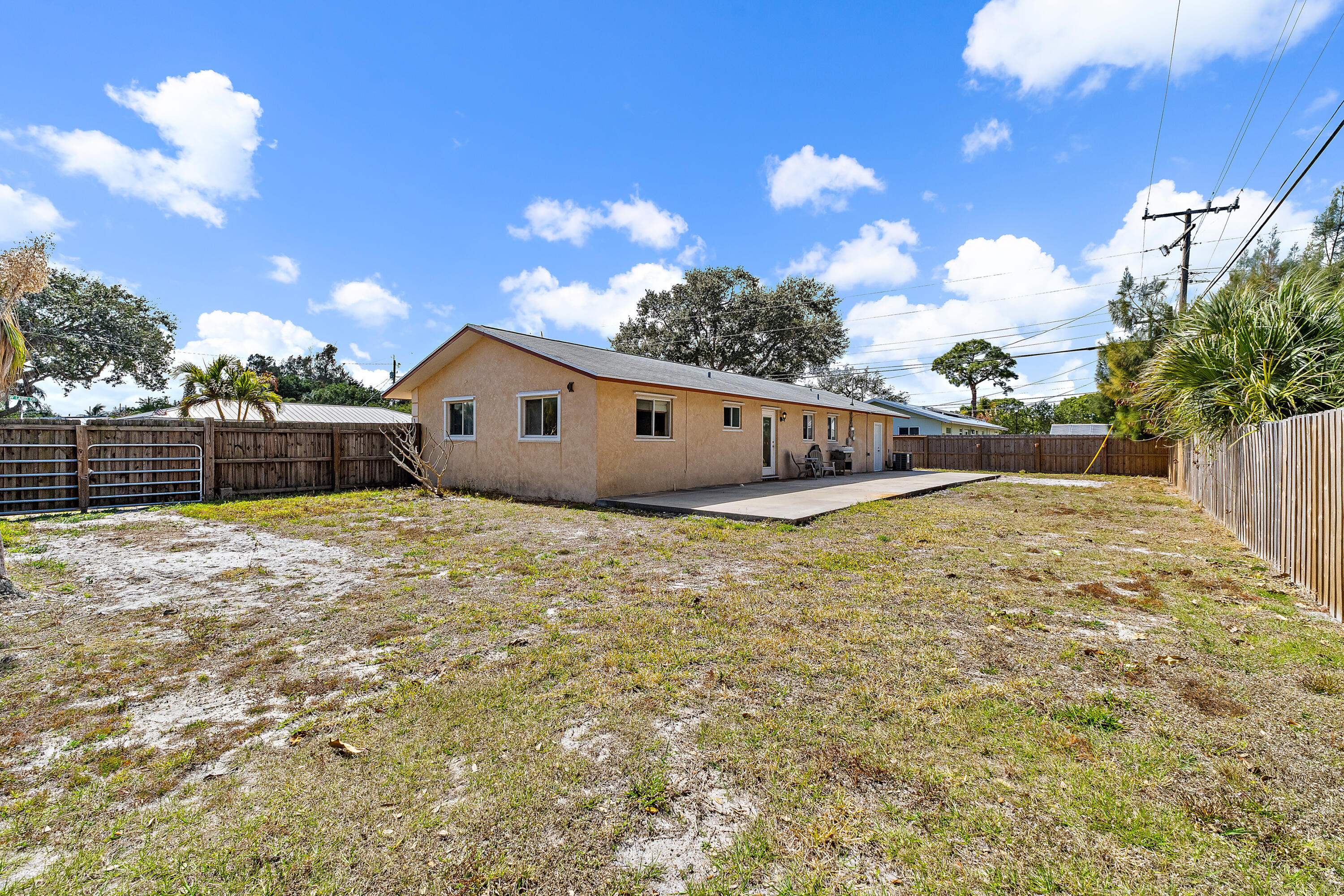 815 W Laird Drive