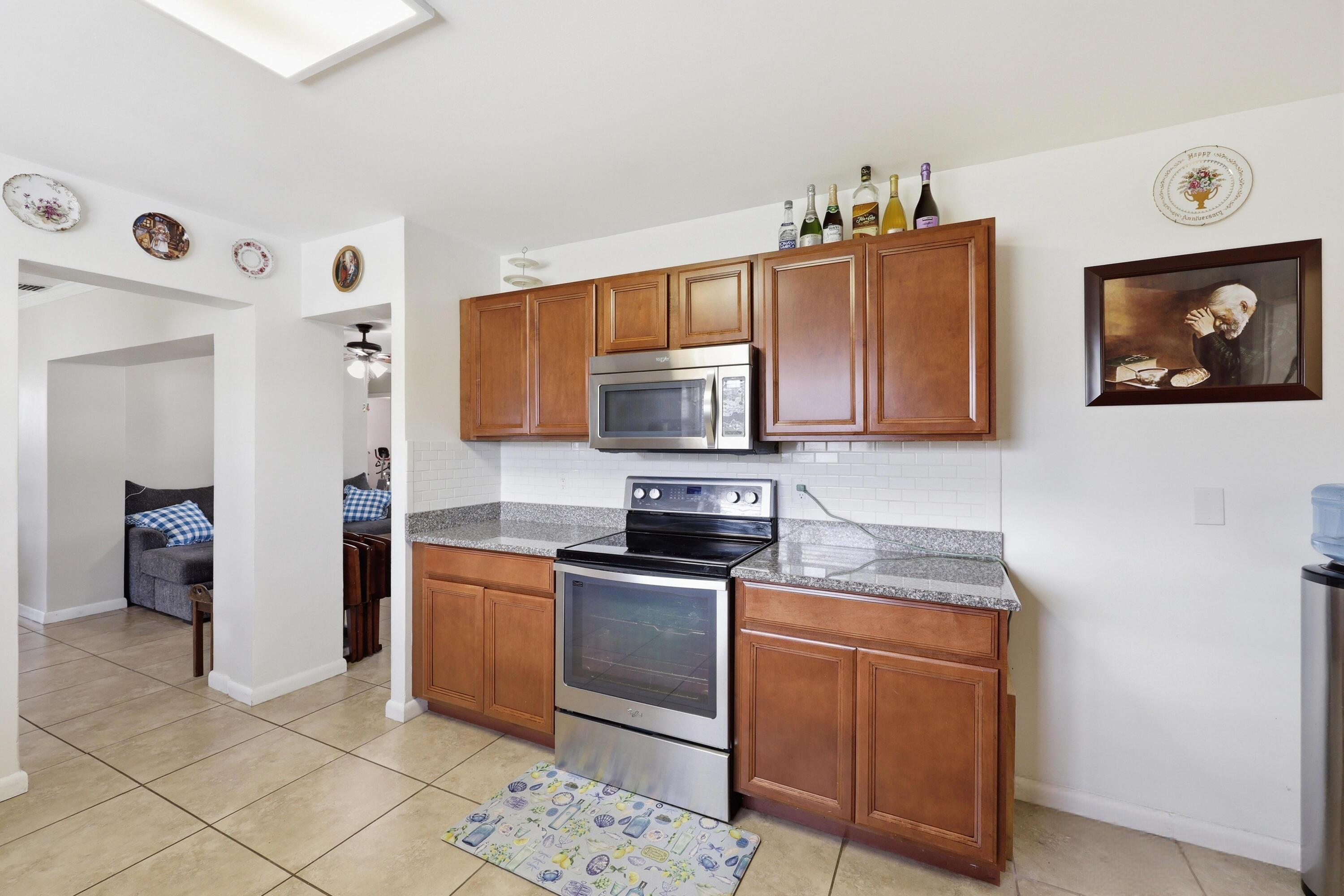 305 Circle E