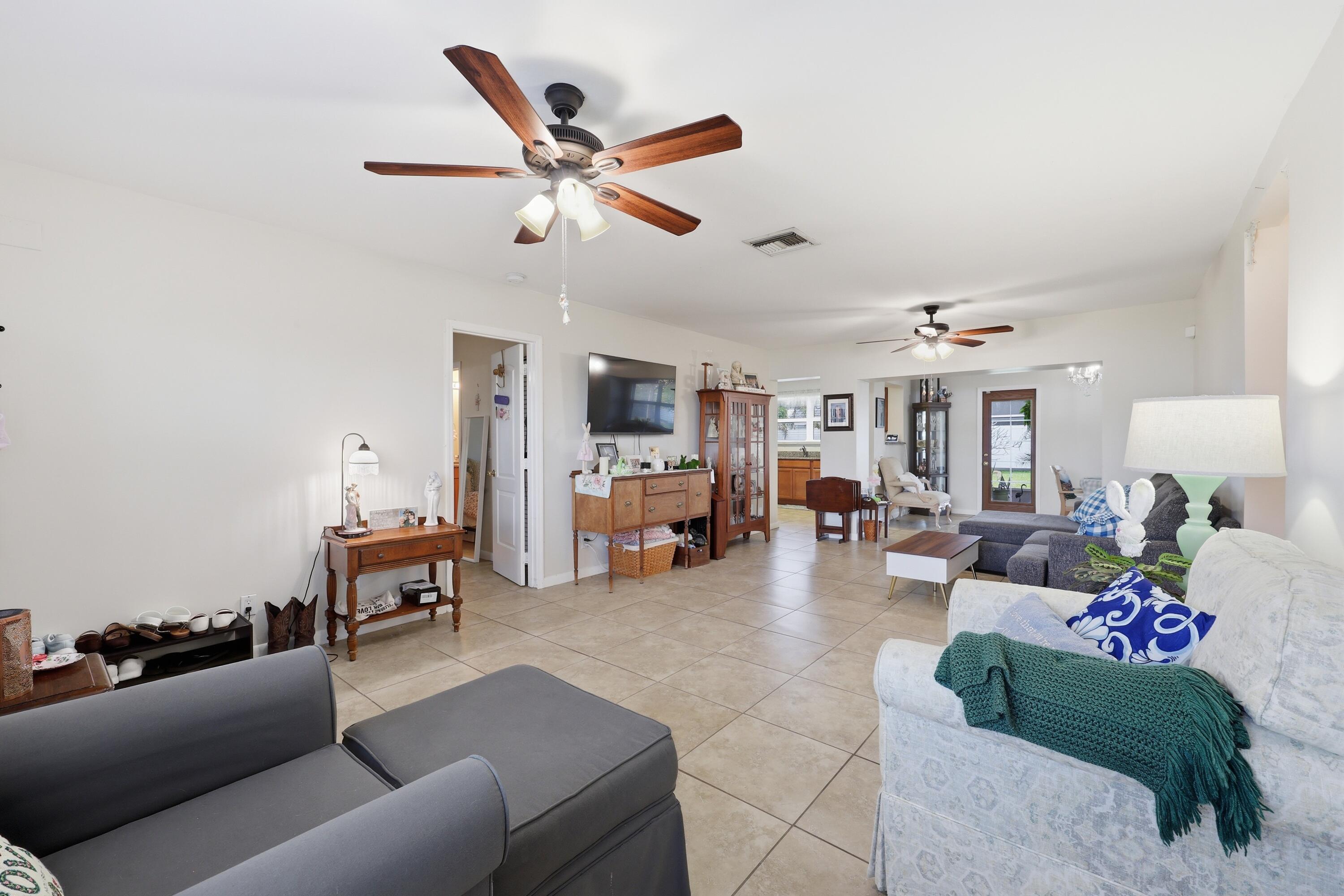 305 Circle E