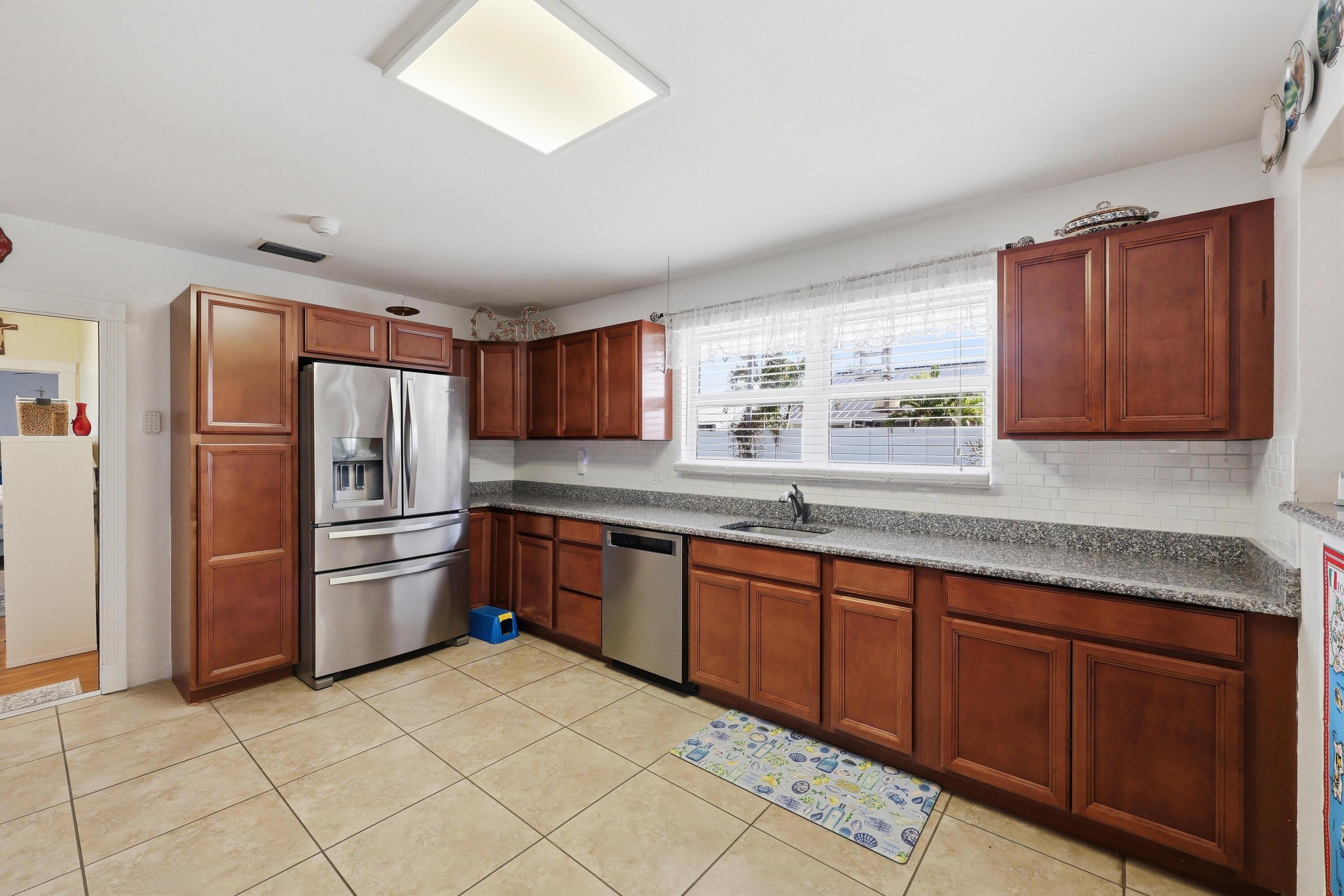 305 Circle E