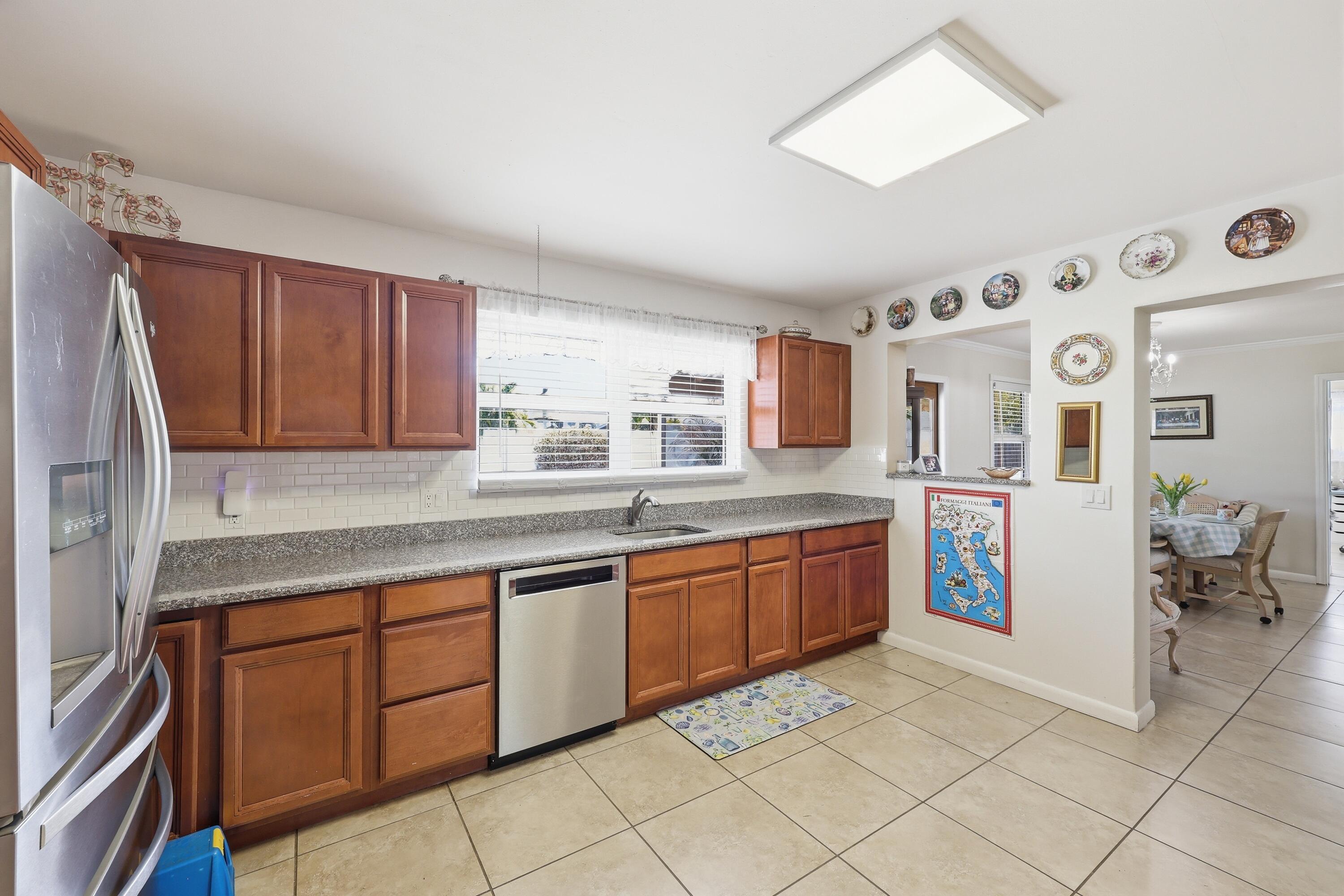 305 Circle E