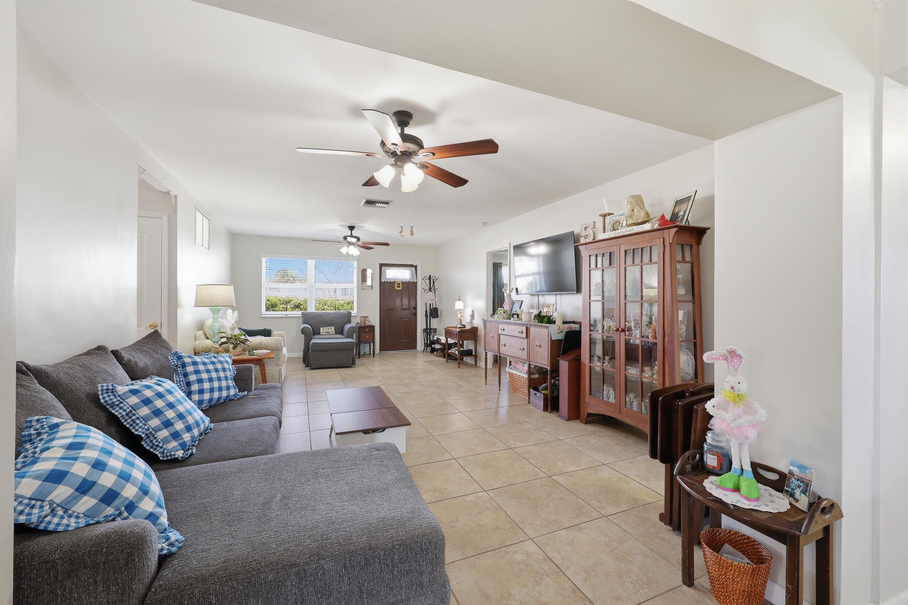 305 Circle E