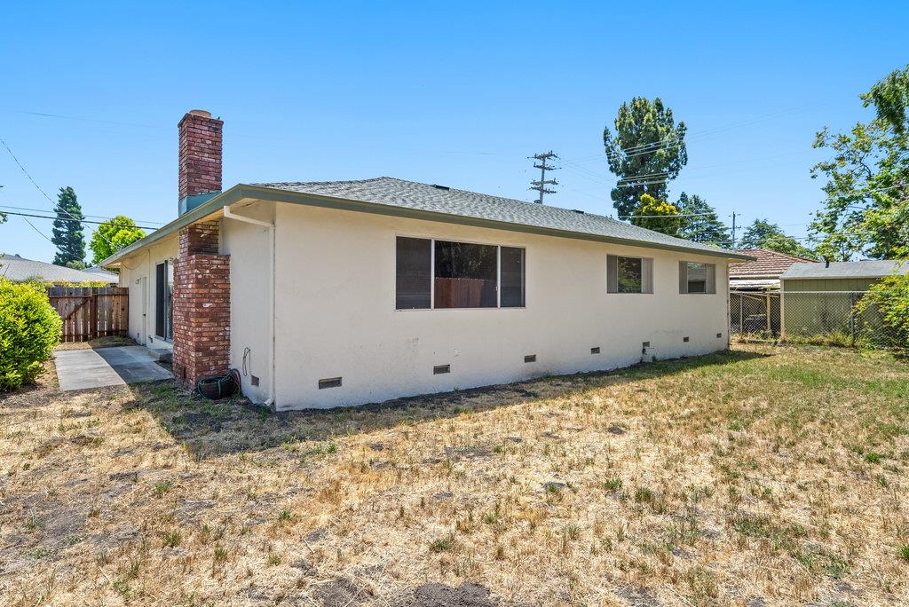 2107 Chanticleer Avenue