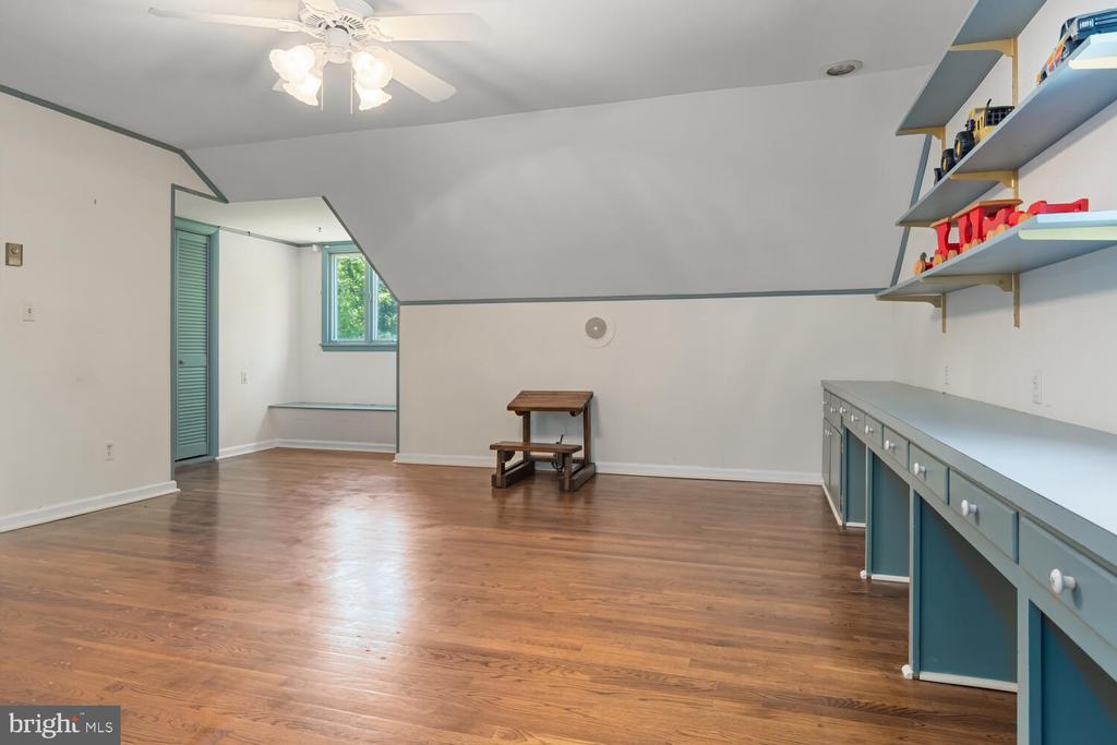 5533 Whitehall