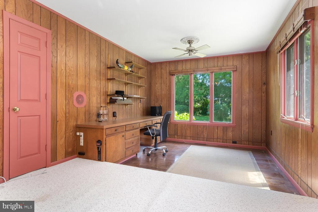 5533 Whitehall