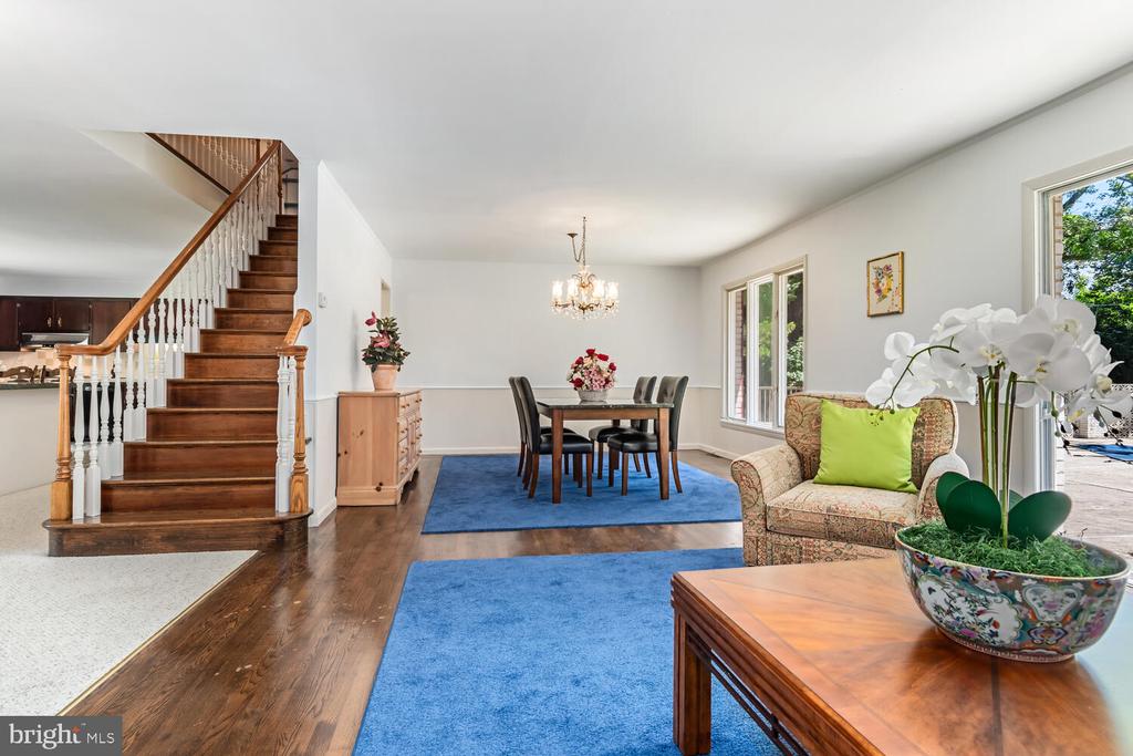5533 Whitehall