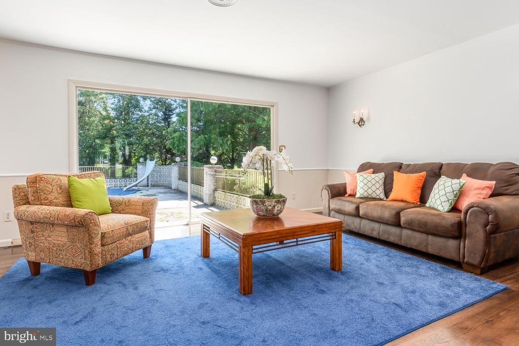5533 Whitehall