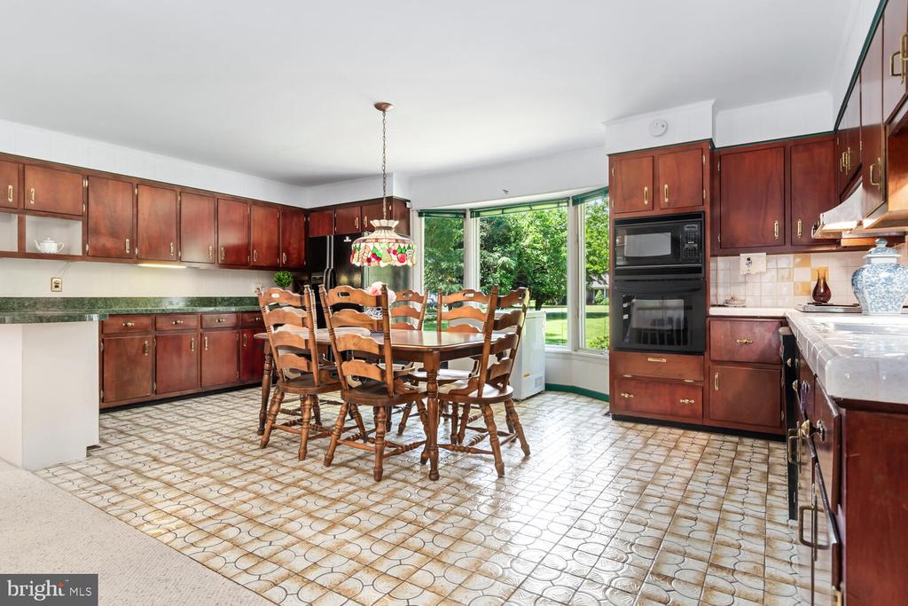 5533 Whitehall
