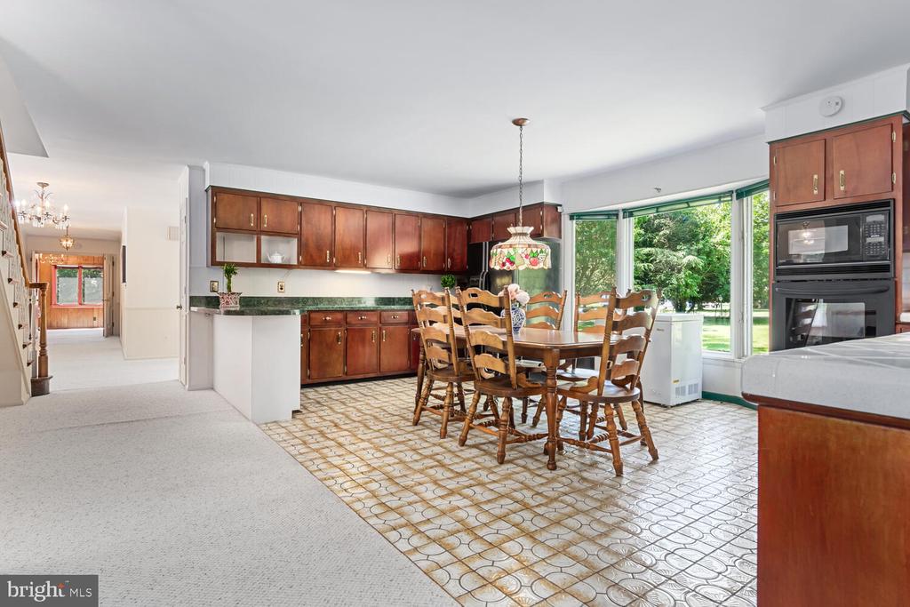 5533 Whitehall