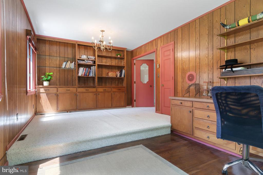 5533 Whitehall