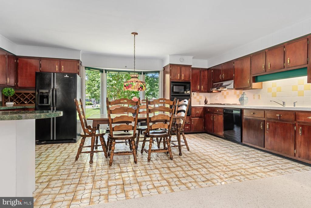 5533 Whitehall