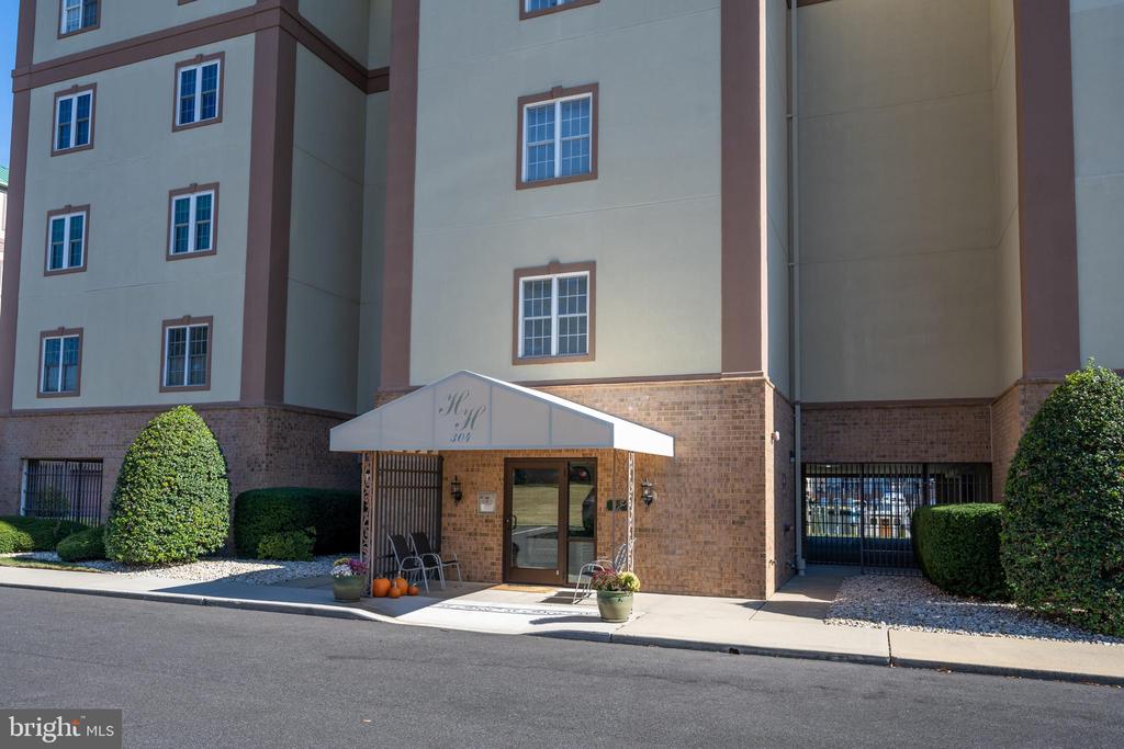 304 Academy St #302