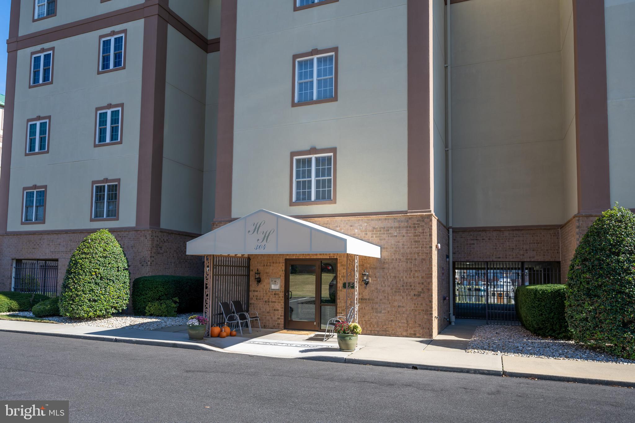 304 Academy St #302