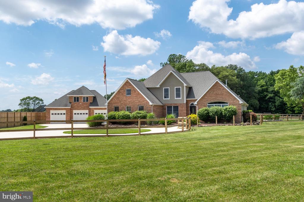 409 Laurens Way