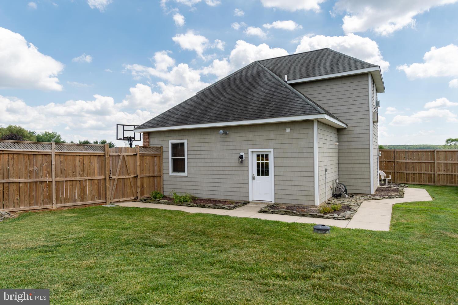 409 Laurens Way