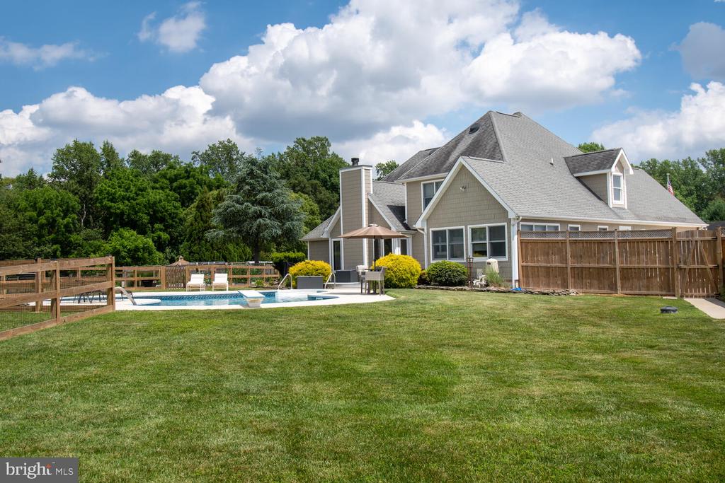 409 Laurens Way