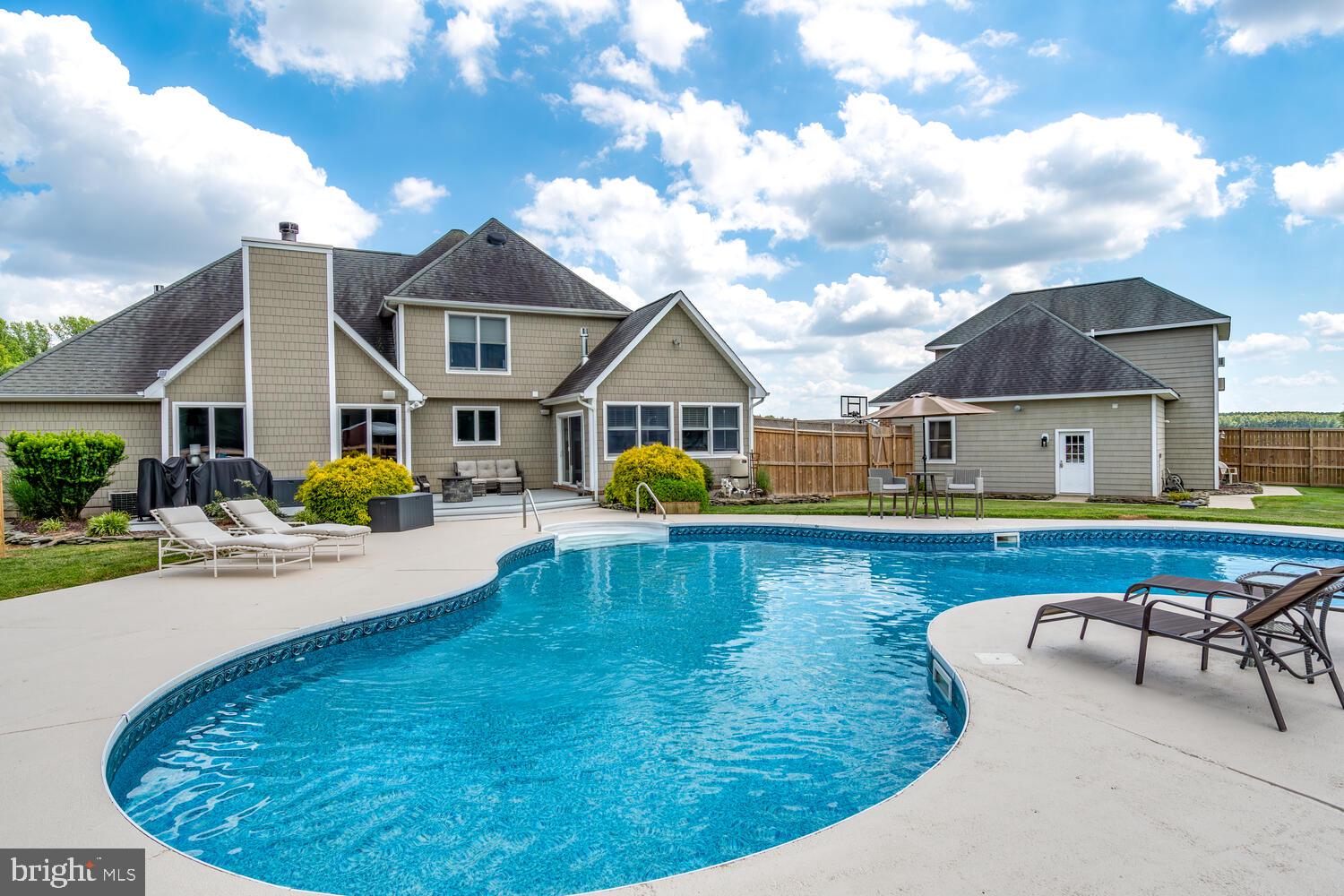 409 Laurens Way