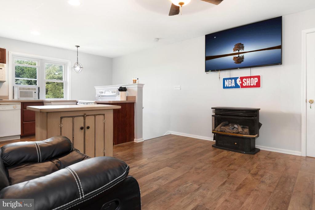 409 Laurens Way