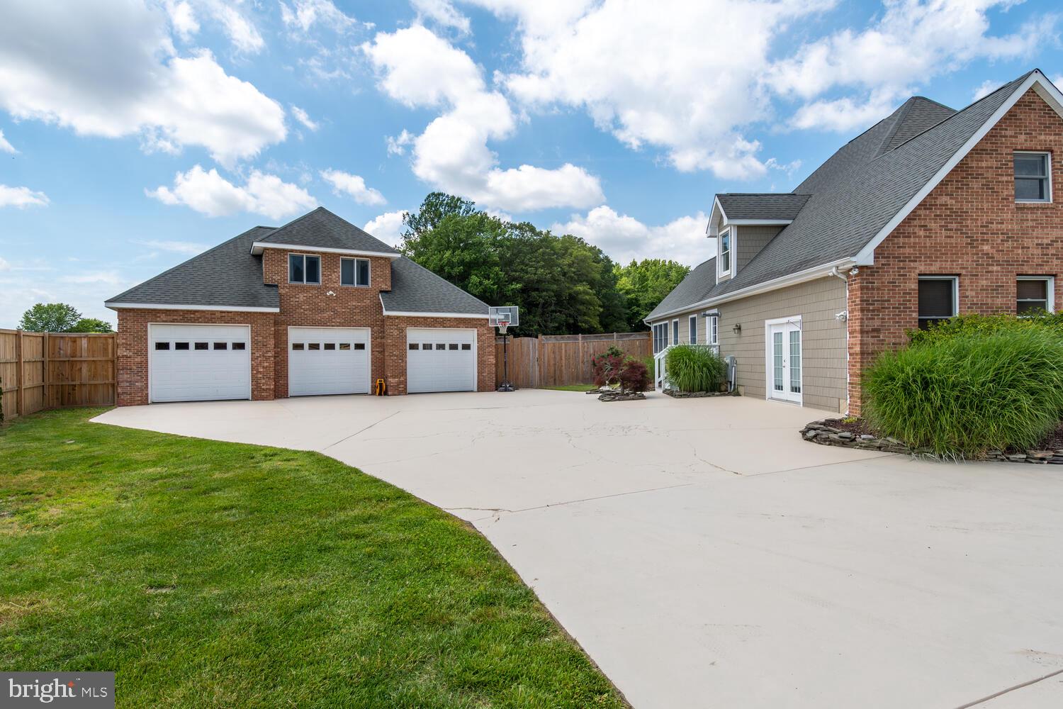 409 Laurens Way