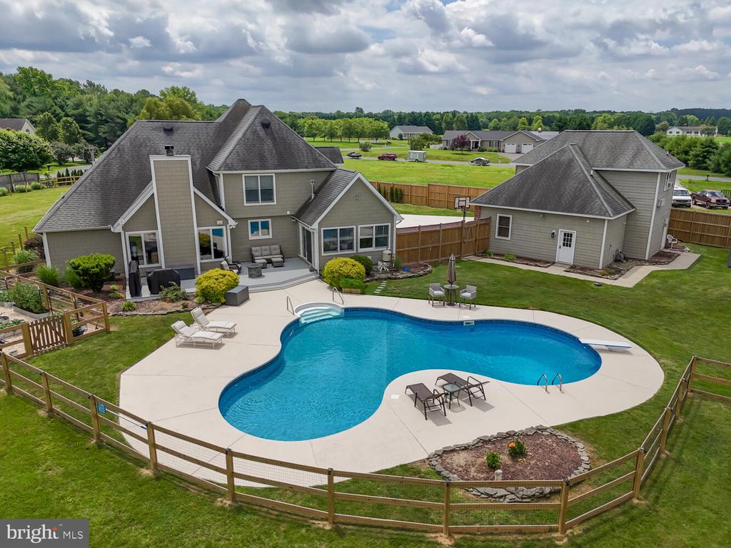 409 Laurens Way