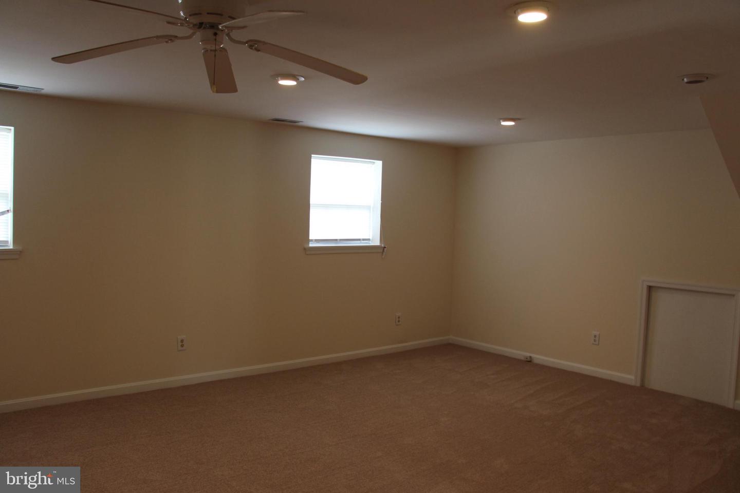 8638 Chester Ct