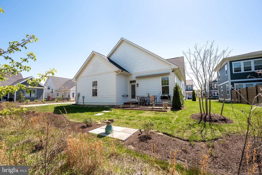 8134 Easton Village Dr