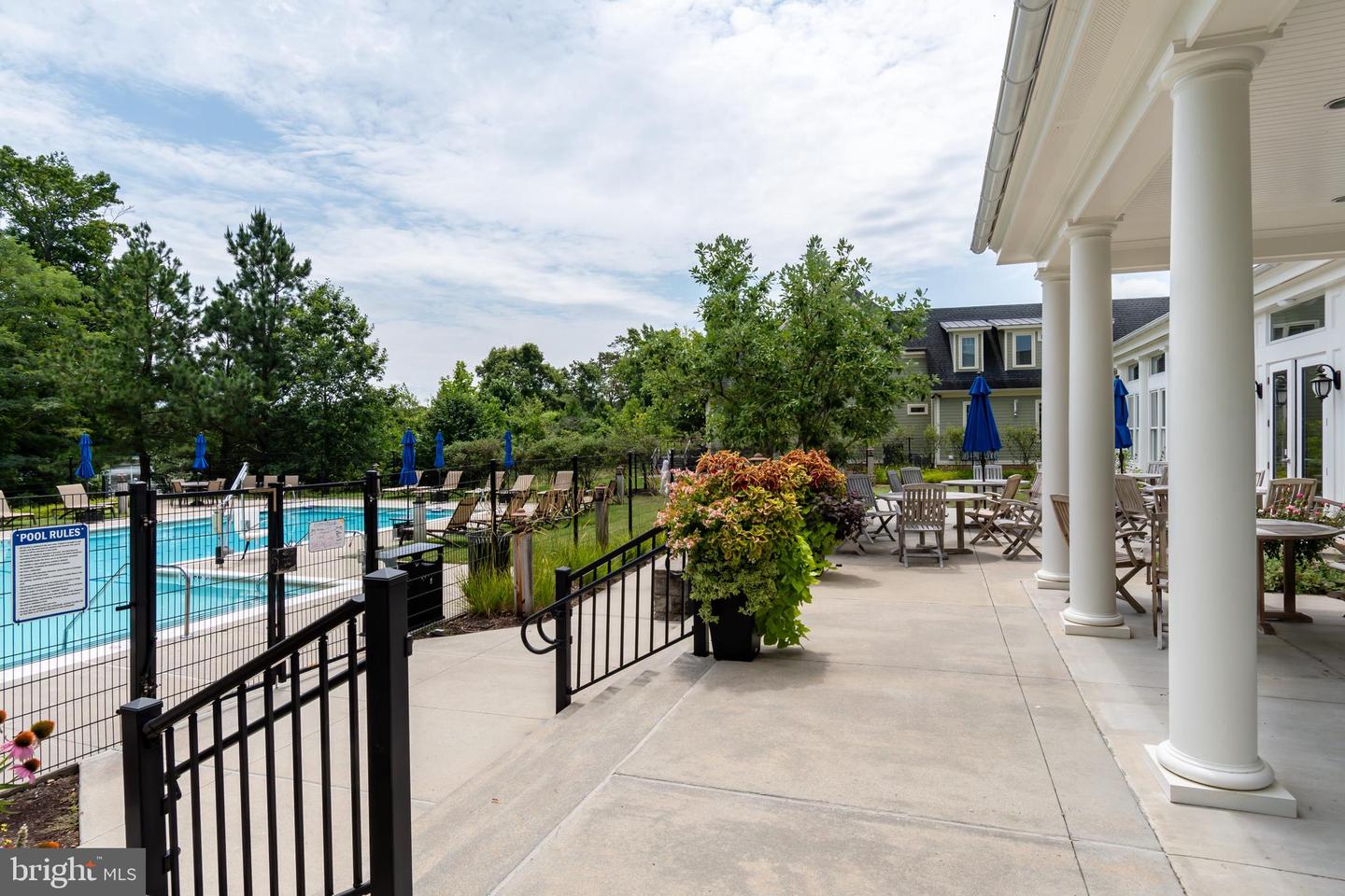 8134 Easton Village Dr