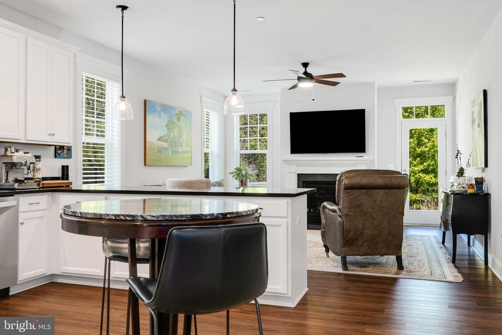 8134 Easton Village Dr