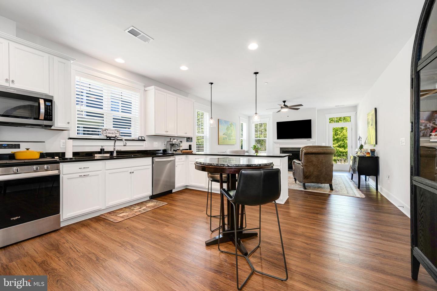8134 Easton Village Dr