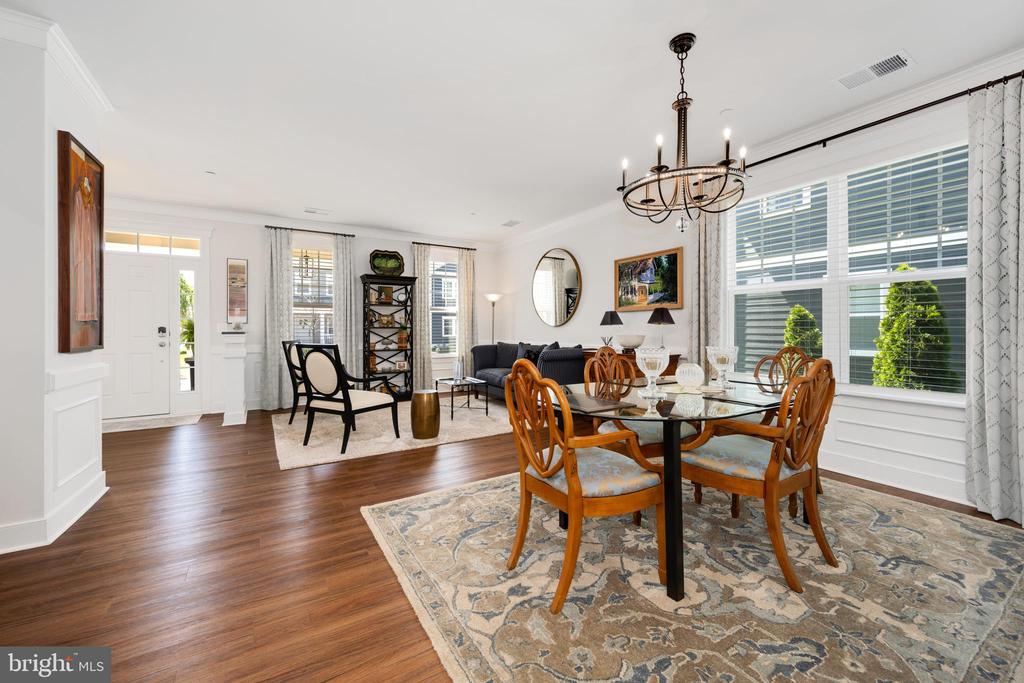 8134 Easton Village Dr