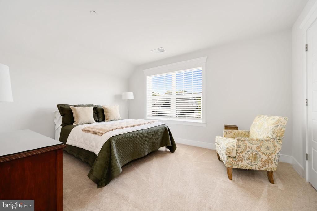 8134 Easton Village Dr