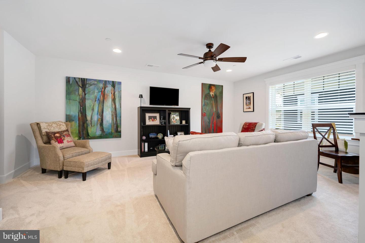 8134 Easton Village Dr