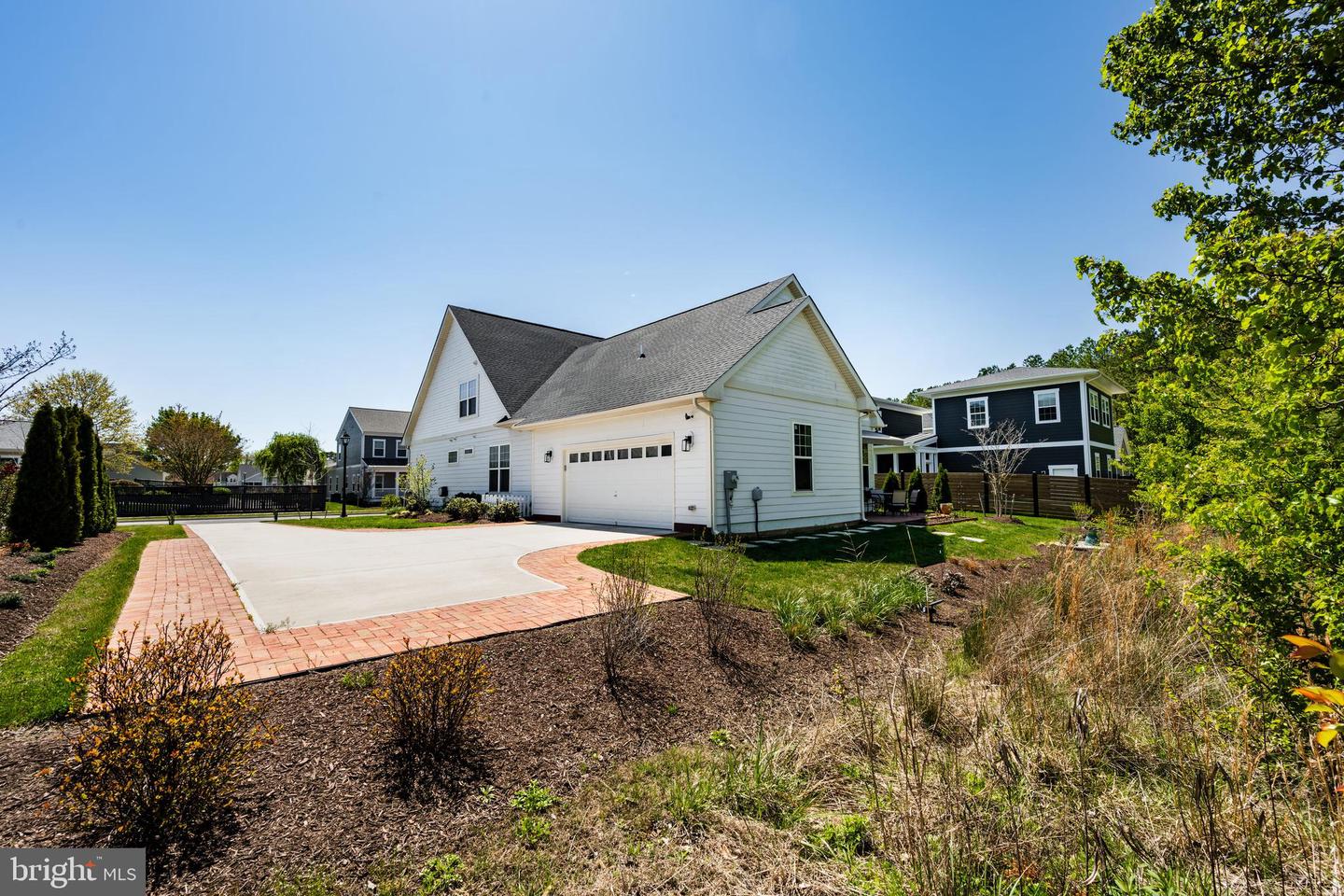 8134 Easton Village Dr