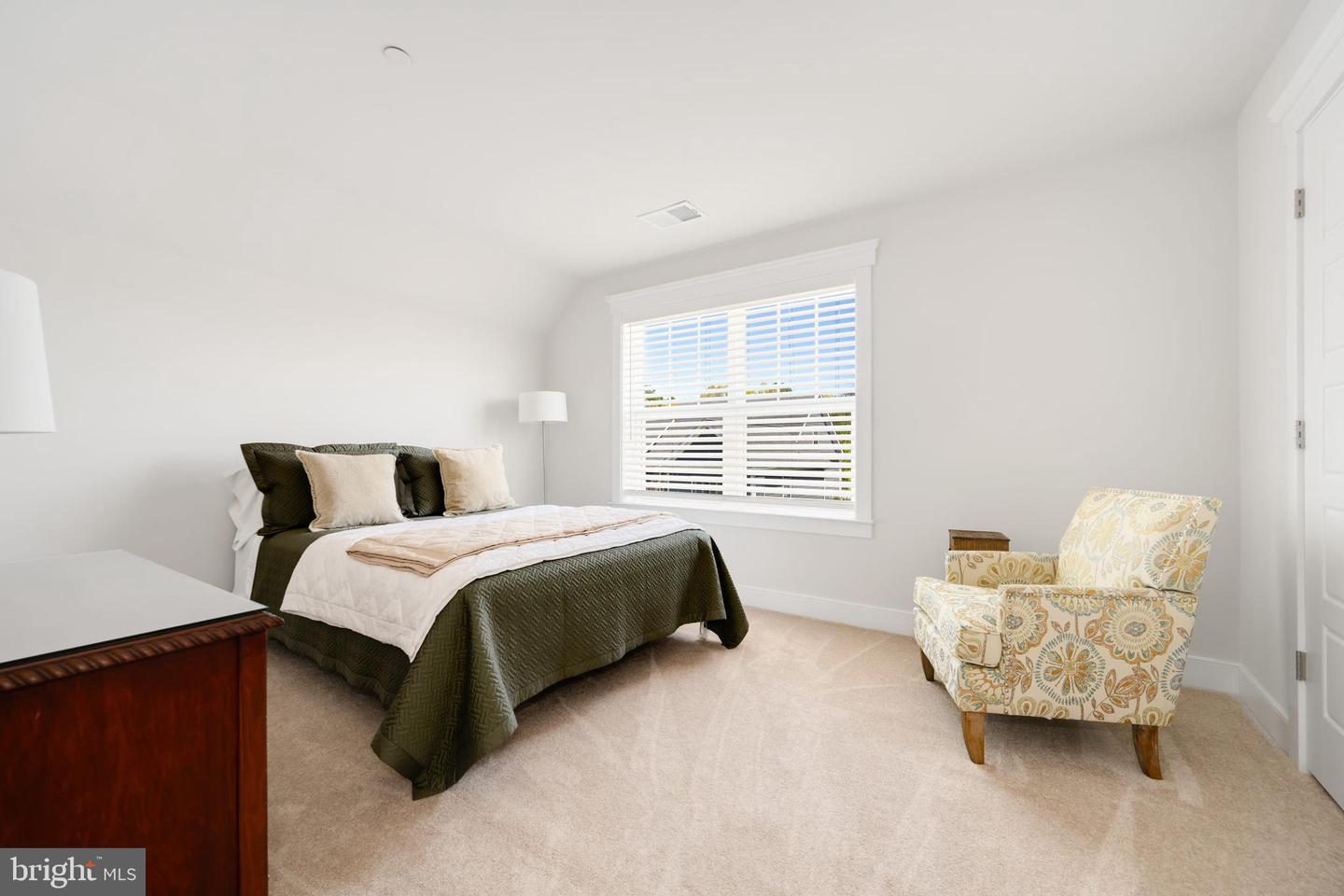 8134 Easton Village Dr