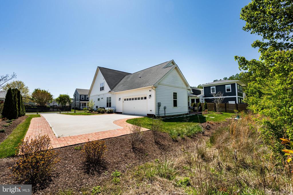 8134 Easton Village Dr