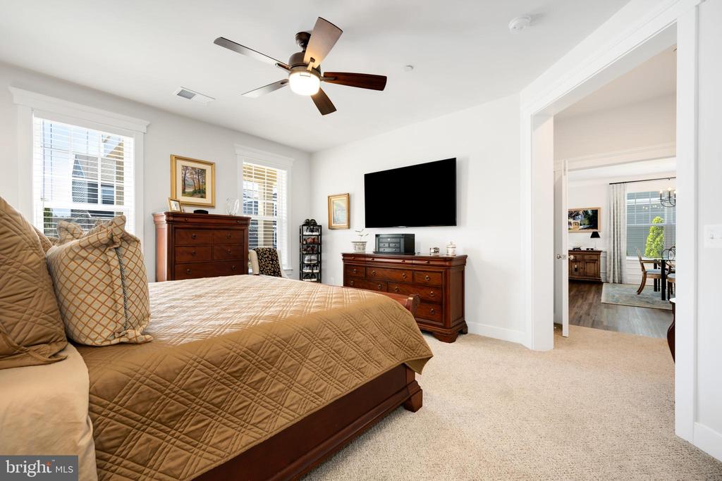 8134 Easton Village Dr
