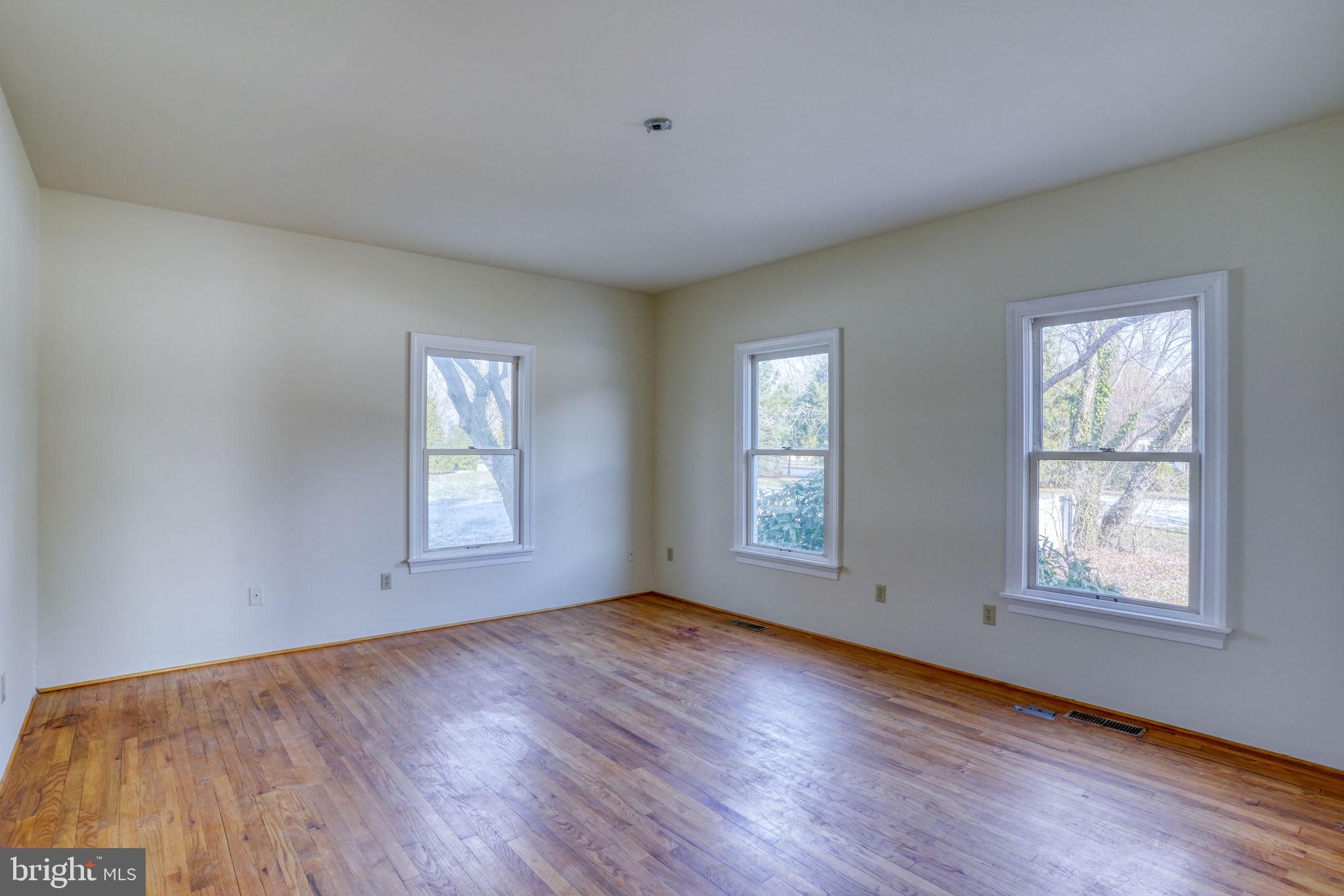 7852 WOODLAND CIRCLE