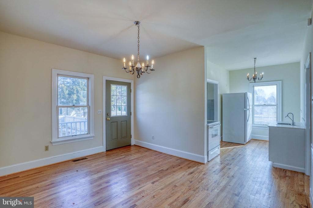 7852 WOODLAND CIRCLE